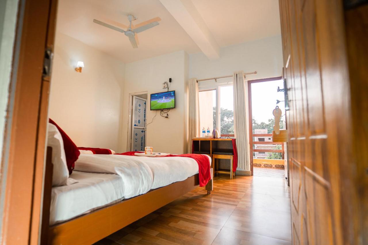 Hotel Dela Mount بوكْرا المظهر الخارجي الصورة